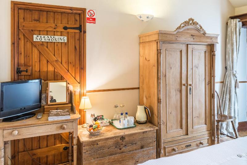 Superior Triple Room image 4