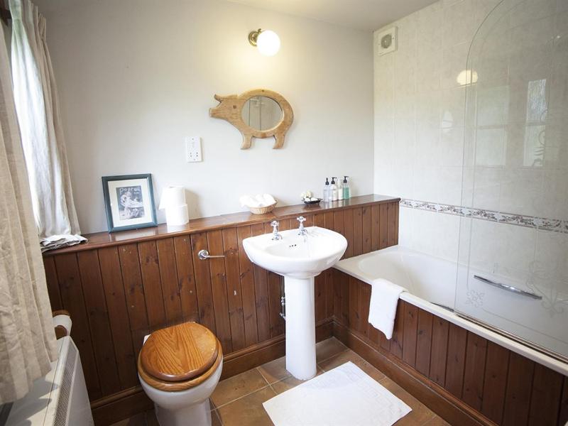 Cottage with Garden View image 2