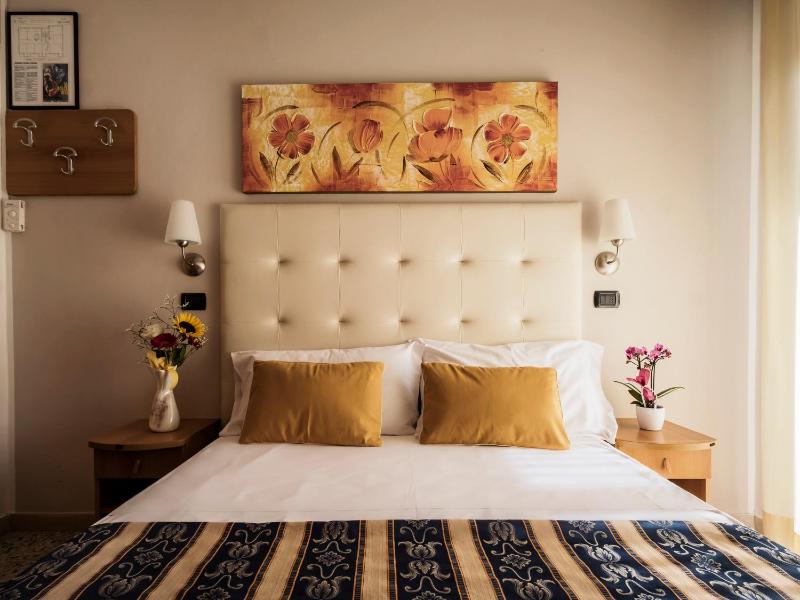 Double Room image 4