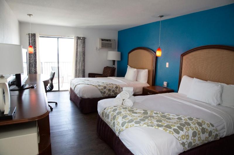 Queen Room with Two Queen Beds - Ocean Front image 4