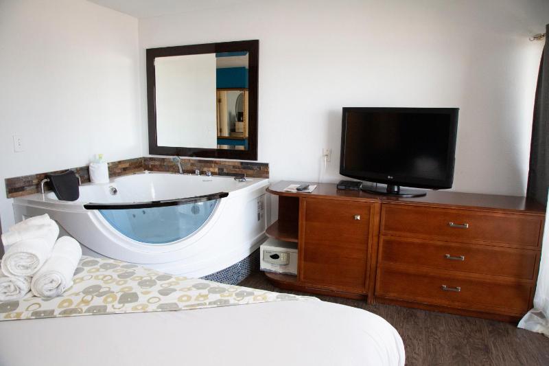 King Room with Spa Bath - Ocean Front  image 4