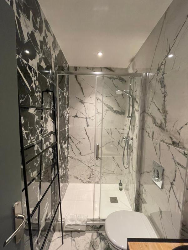 Superior Triple Room image 3