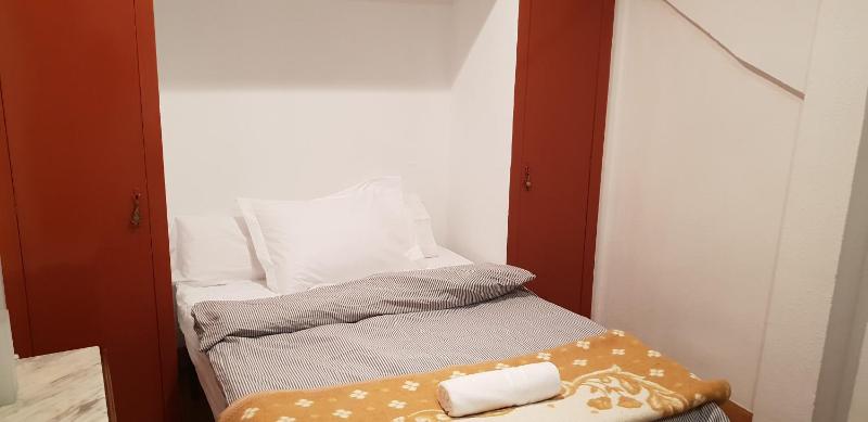 Single Room with Private Bathroom image 3