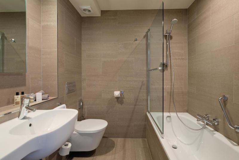Standard Double Room image 3