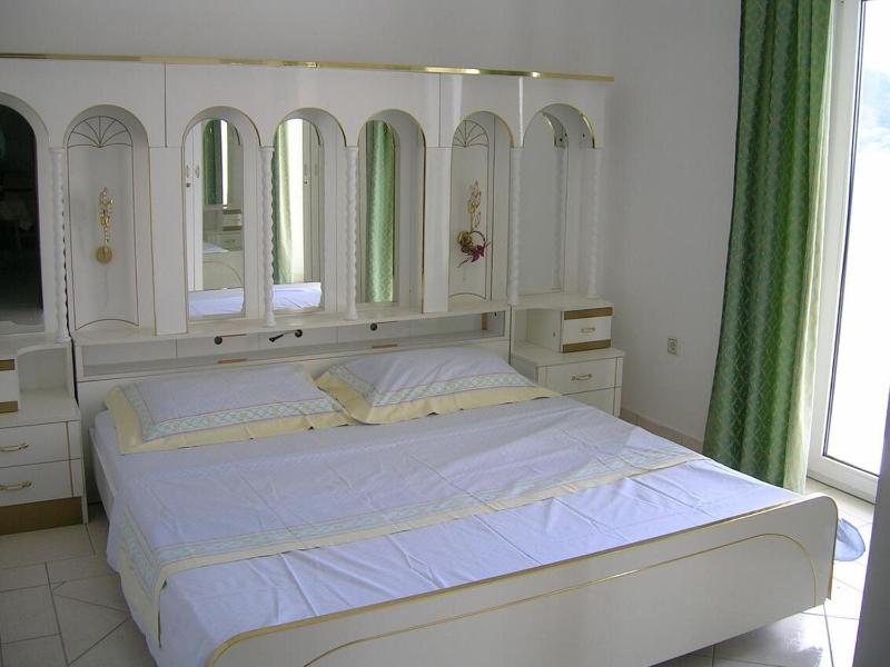 Two-Bedroom Apartment with Terrace and Sea View image 1