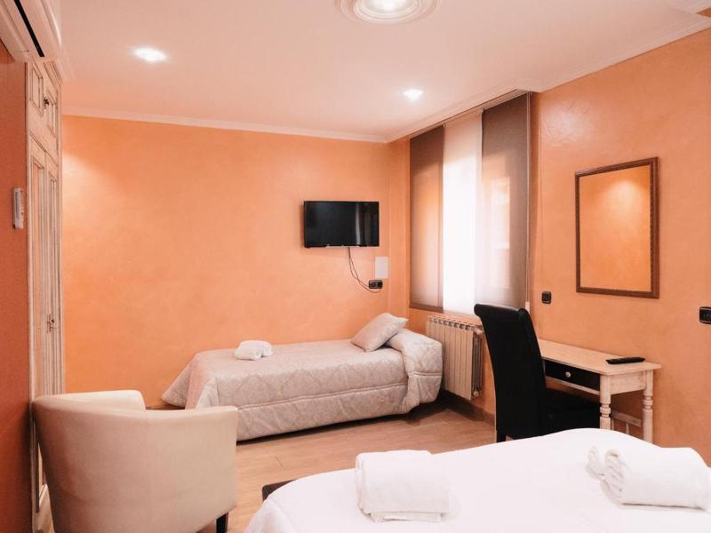 Classic Triple Room image 4