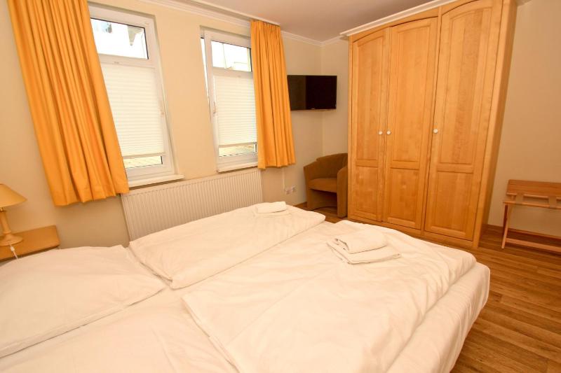 Meeresblick Residenzen Ferienwohnung 35 mit Sauna- und Schwimmbadnutzung im AHOI Sellin - image 18