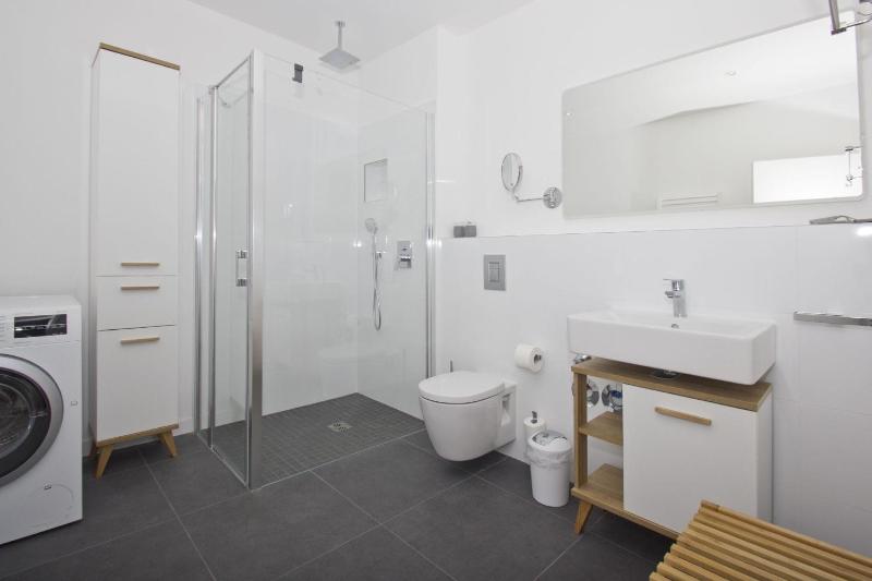 Haus Inselwind Ferienwohnung 03 MEERbodden mit gratis Nutzung vom AHOI Erlebnisbad und Sauna in Sellin - image 4