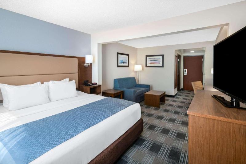 Deluxe King Room - Non-Smoking image 2