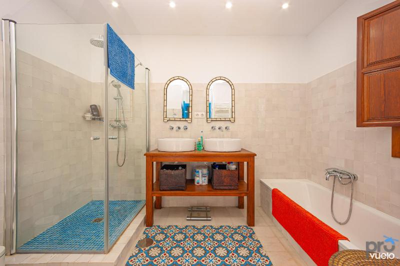 The Blue House - image 38