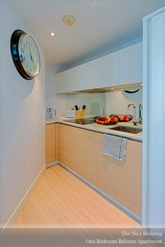 Gunwharf Quays Apartments - image 12