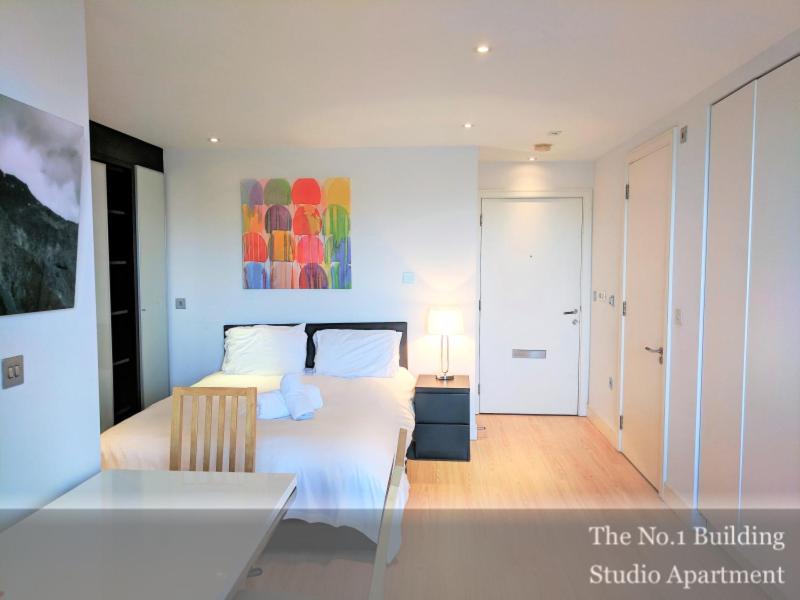 Gunwharf Quays Apartments - image 33