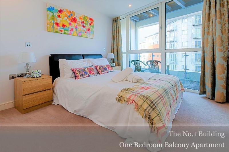 Gunwharf Quays Apartments - image 11