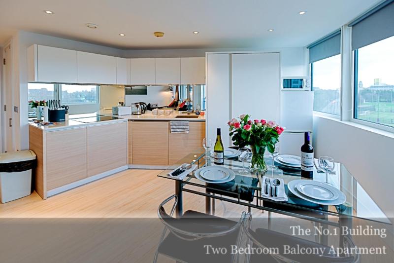 Gunwharf Quays Apartments - image 49
