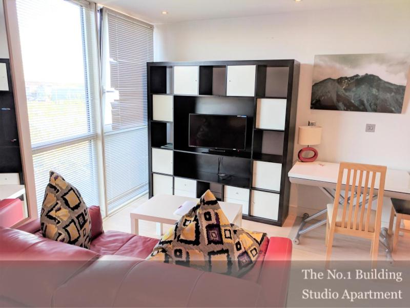 Gunwharf Quays Apartments - image 21