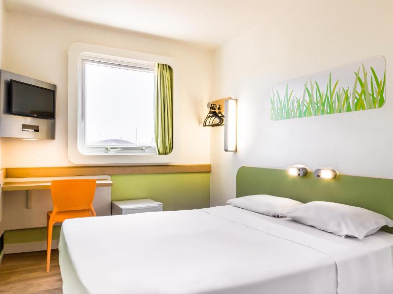 Standard Double Room image 2