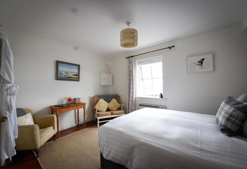 Two-Bedroom House image 4