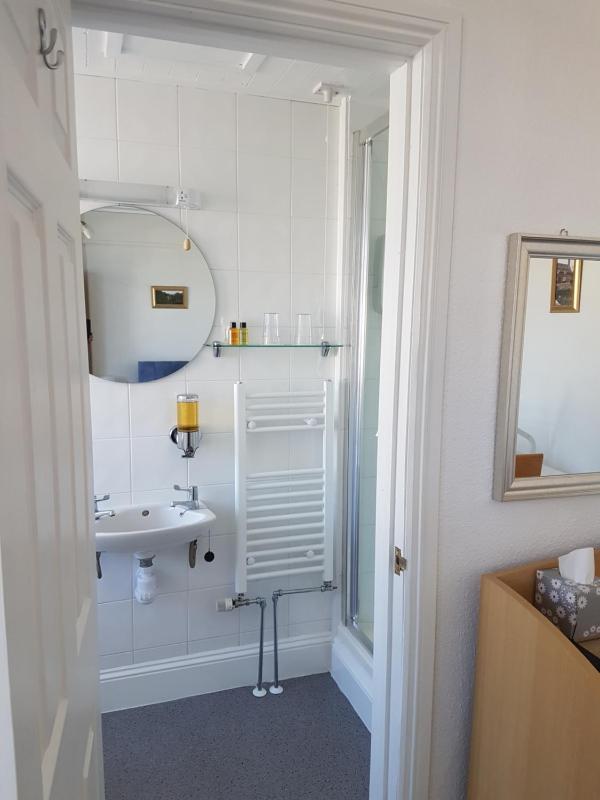 Superior Twin Room image 3