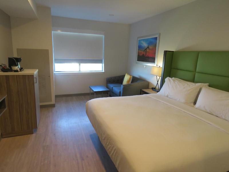 King Room - Non-Smoking image 2