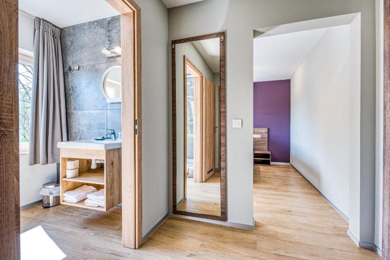 Double or Twin Room with Lake View image 3