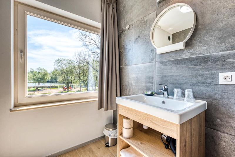 Double or Twin Room with Lake View image 2