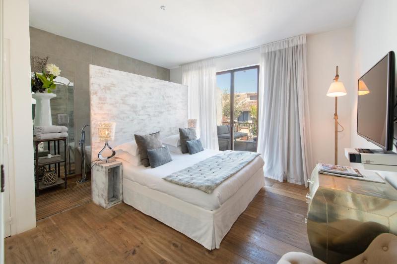 Double Room with Terrace image 2