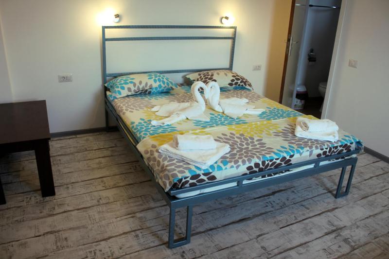 Standard Double Room image 3