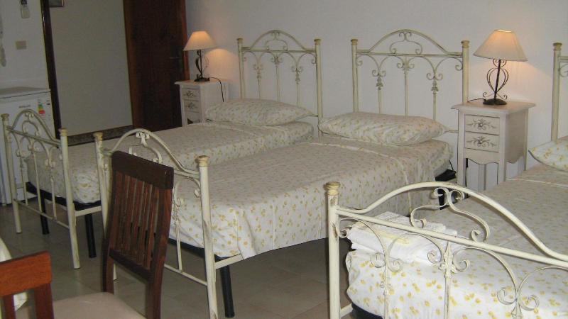 Quadruple Room image 4