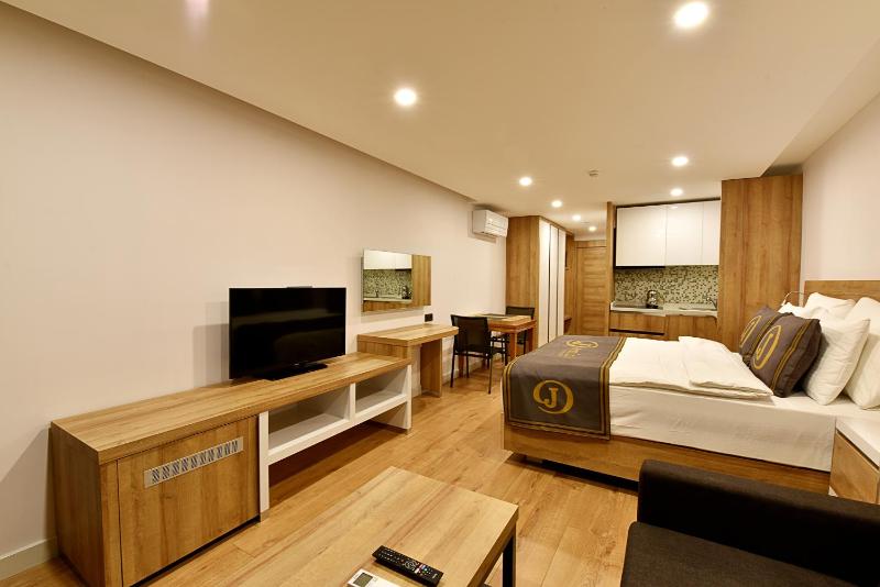 Studio with Sea View image 2