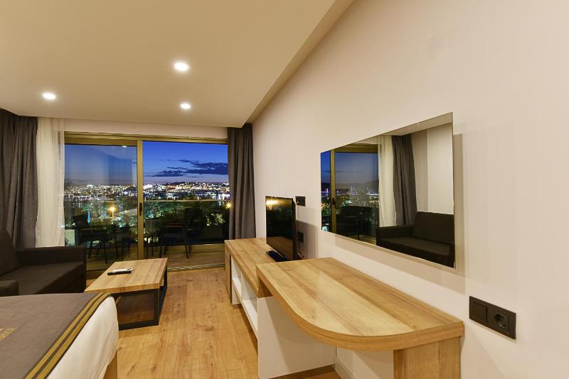 Studio with Sea View image 3