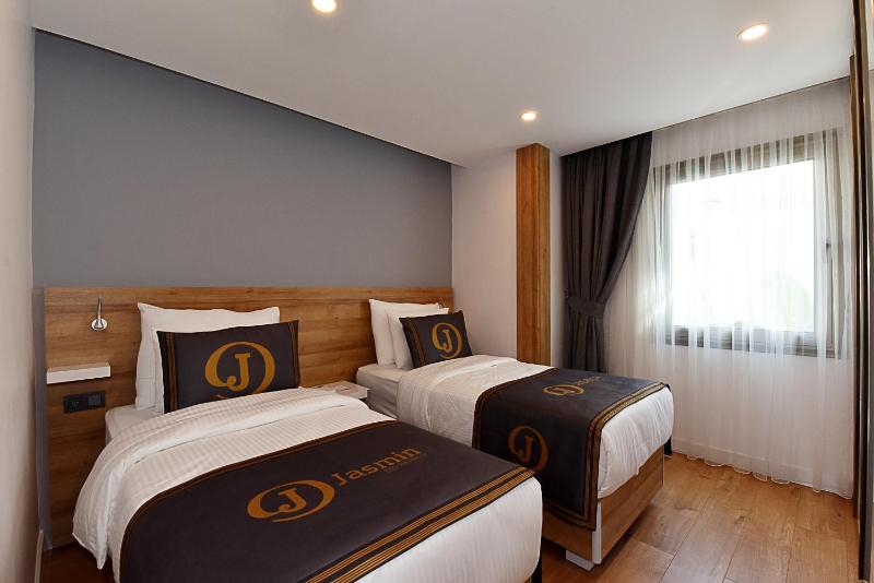 Two Bedroom Apartment with Seaview image 3