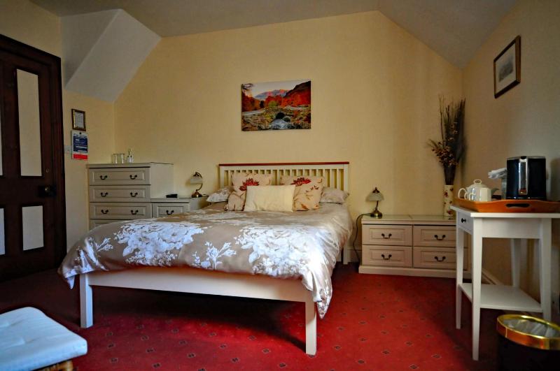Double Room image 4