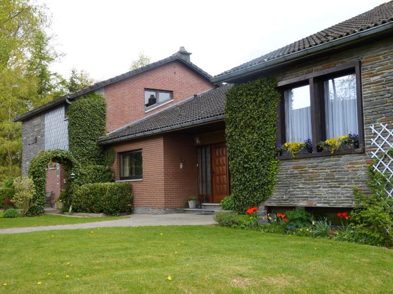 Twin Room with Garden View image 3