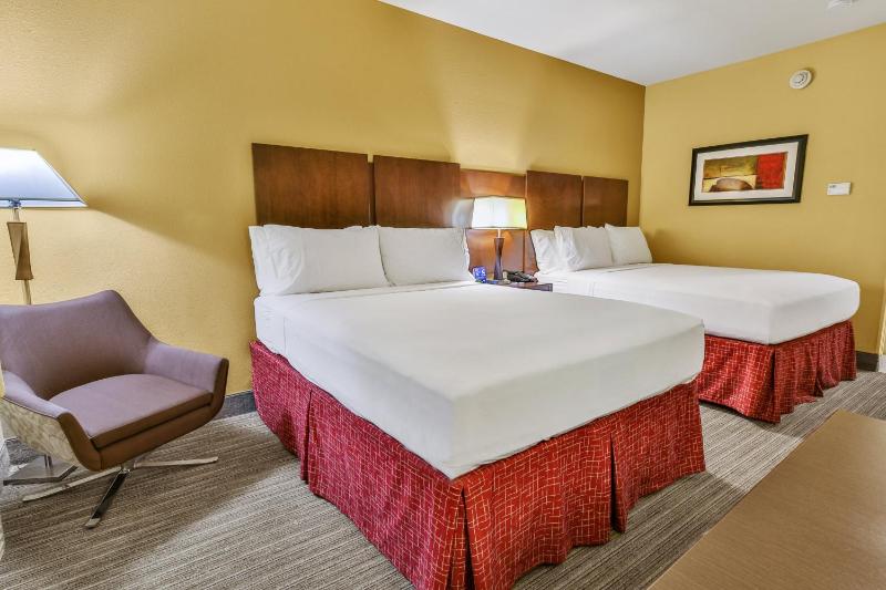 Standard Queen Room with Two Queen Beds image 3
