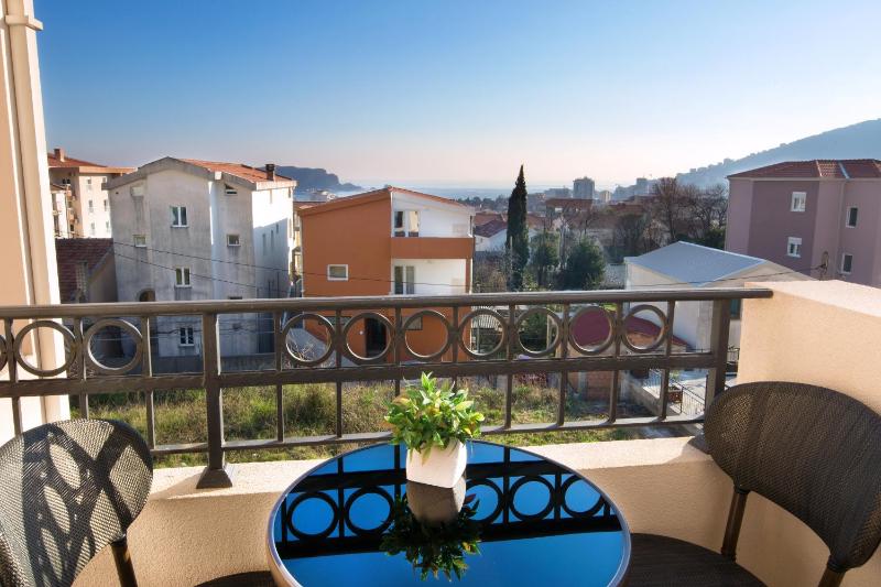 Studio Apartment with Sea View image 2