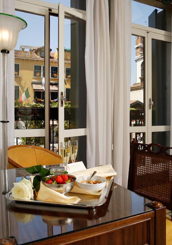 Superior Junior Suite image 3