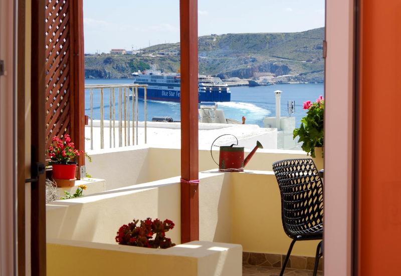 Deluxe Double or Twin Room with Sea View image 3
