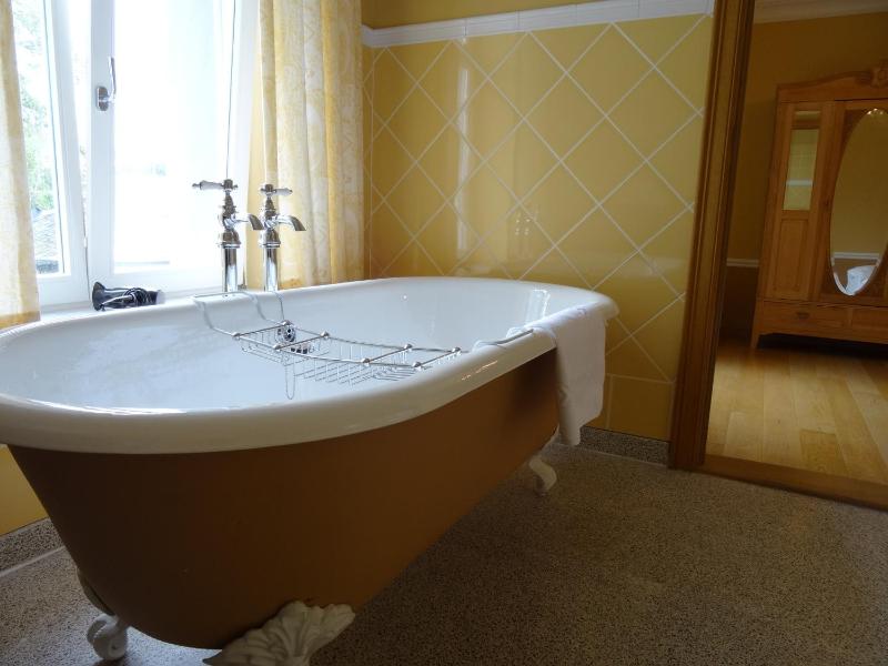 Double Room with Garden View image 4
