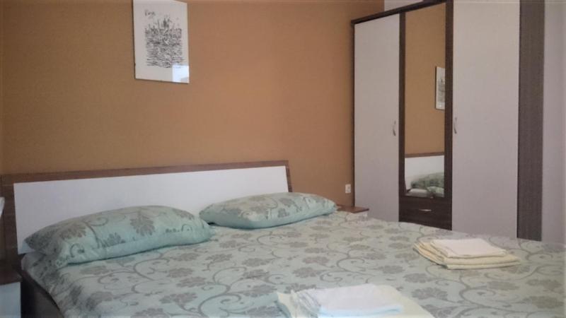 Apartment 2 image 2