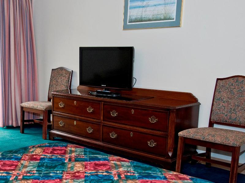 Standard King Room image 2