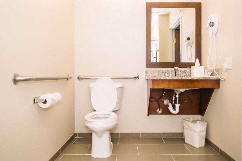 King Room - Accessible/Non-Smoking image 2