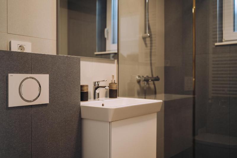 GOLD Suites - free parking and self check-in - image 22