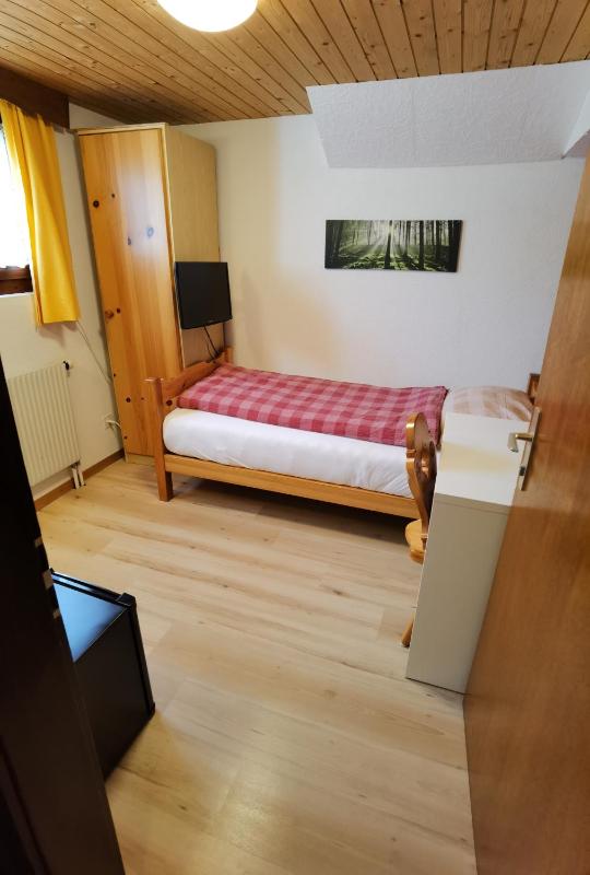 Small Single Room image 2