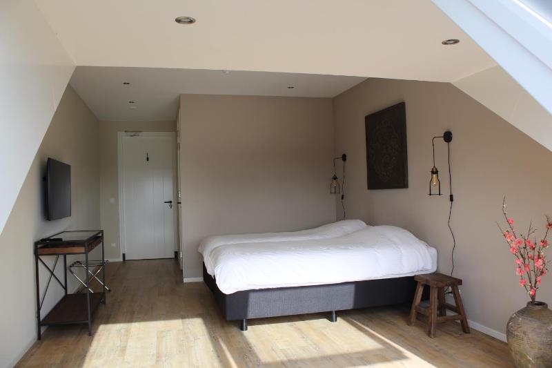 Deluxe Double Room image 4