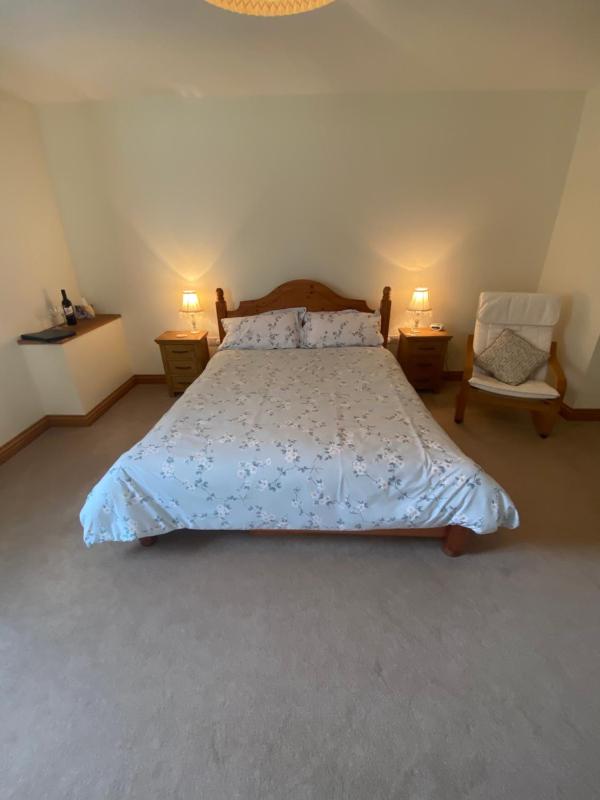 King Room with Private Bathroom image 4
