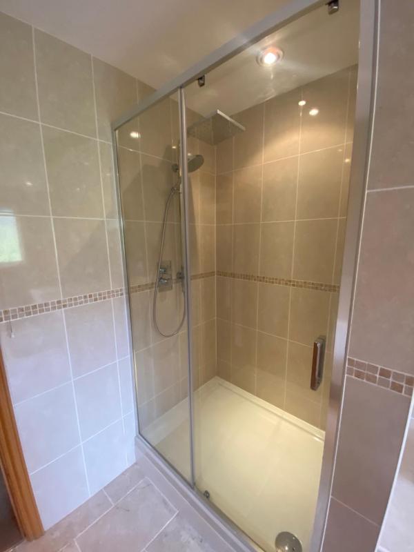 Twin Room with Private External Bathroom image 2