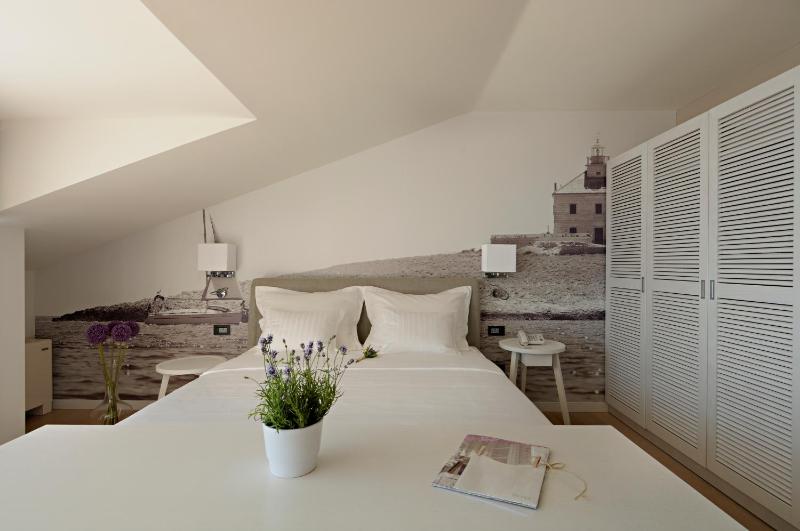 Suite with Sofa Bed and Sea View (3 Adults) image 3
