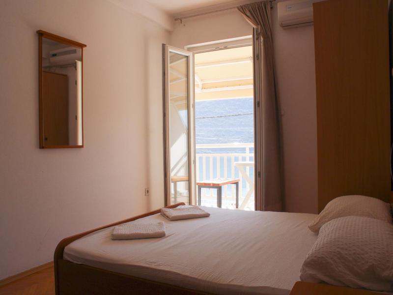 Double Room with Sea View image 2