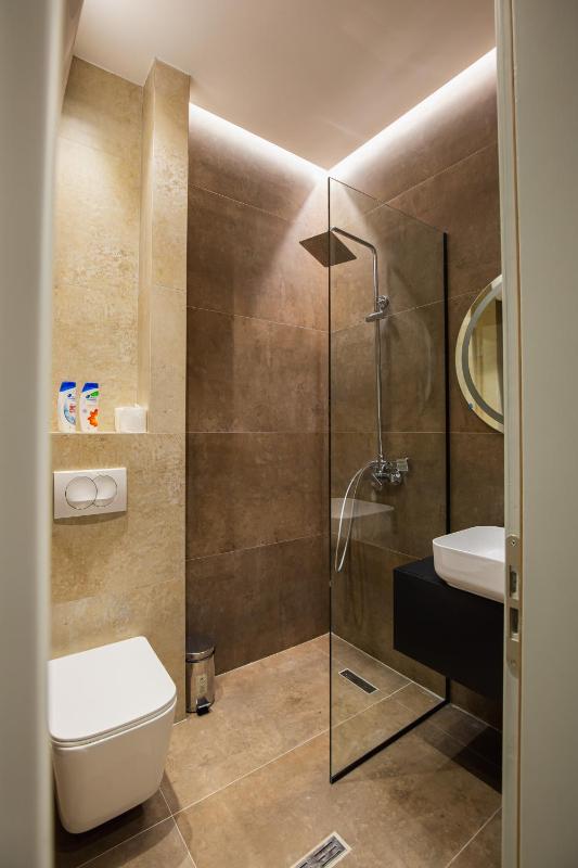 LIT Apartments Jacuzzi - image 16