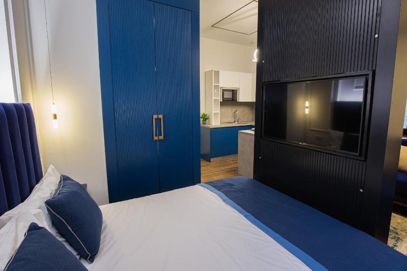 LIT Apartments Jacuzzi - image 11